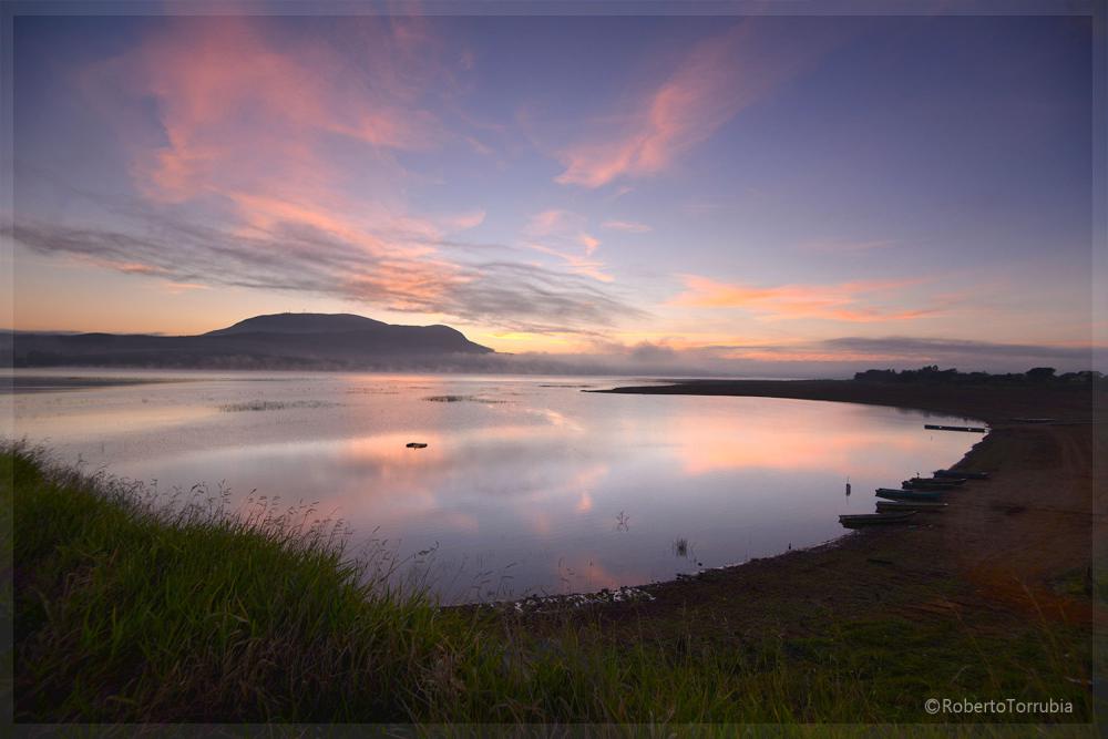Amanhecer no Lago de Furnas - Carmo do Rio Claro MG - Foto: Roberto Torrubia Amanhecer no Lago de Furnas - Carmo do Rio Claro MG - Foto: Roberto Torrubia