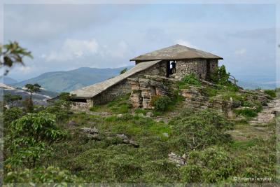 Piramide, São Tomé das Letras MG - Foto: Roberto Torrubia Piramide, São Tomé das Letras MG - Foto: Roberto Torrubia