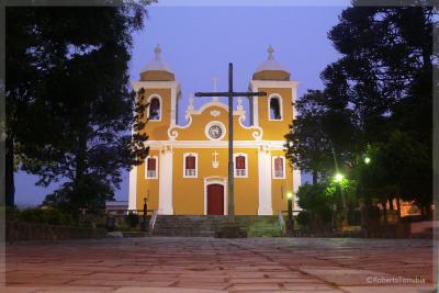 Igreja Matriz - São Tomé das Letras MG - foto: Roberto Torrubia Igreja Matriz - São Tomé das Letras MG - foto: Roberto Torrubia